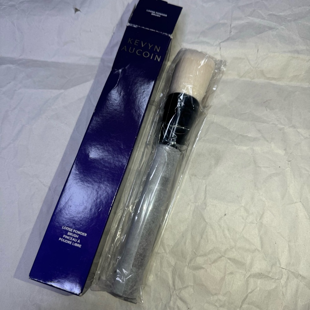 Kevyn aucoin loose powder brush - Picture 2 of 6